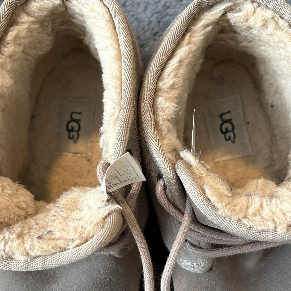EUC Men’s Ugg Neumel Boots Taupe Suede Size 7